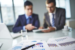 営業マンの皆さんへ。商談の基本は、話すよりもお客様の話を聞くこと「傾聴」